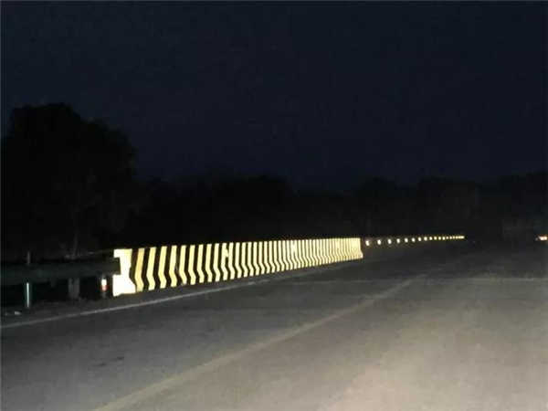 reflective road marking paint